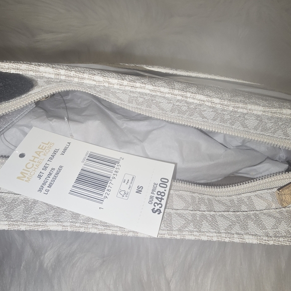 Michael Kors Cream Shoulder Bag - Picture 7 of 13